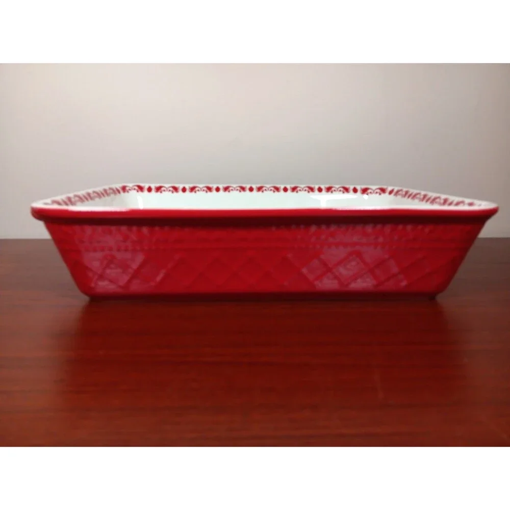 Pioneer Woman Holiday Barn 13x9 Baker Casserole Dish Red White Cow Christmas EUC